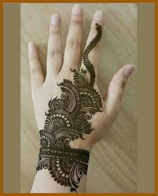 Aesthetic Back Hand Lace Mehndi For Festive Occasions